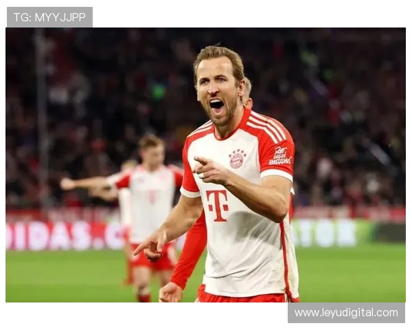 凯恩替补席起身戴帽，拜仁球迷高呼“国王归来”