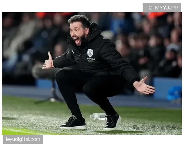 瓦伦西亚主帅巴拉哈出席发布会,否认与更衣室存在矛盾